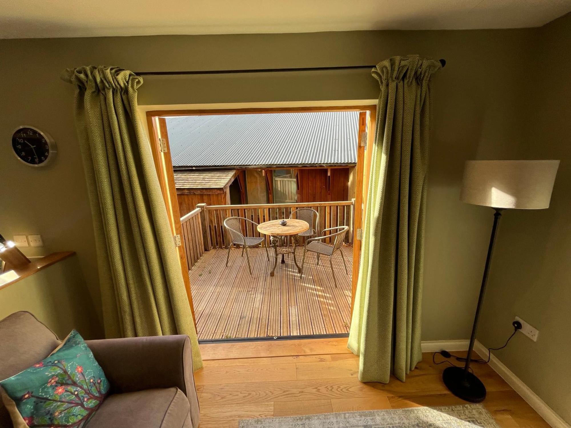 The Poplars - Cosy Modern Flat With Great Networking Apartment Telford