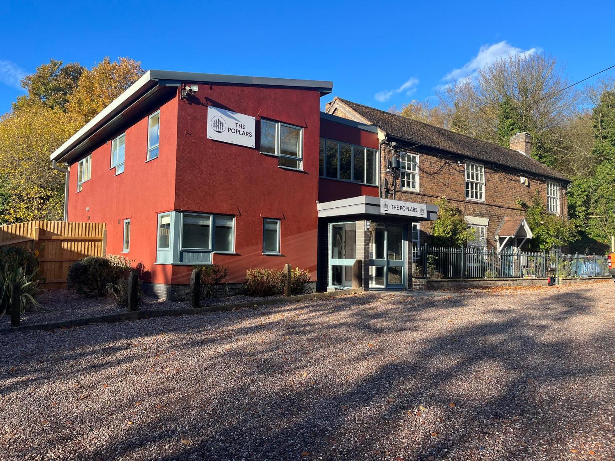 The Poplars - Cosy Modern Flat With Great Networking *